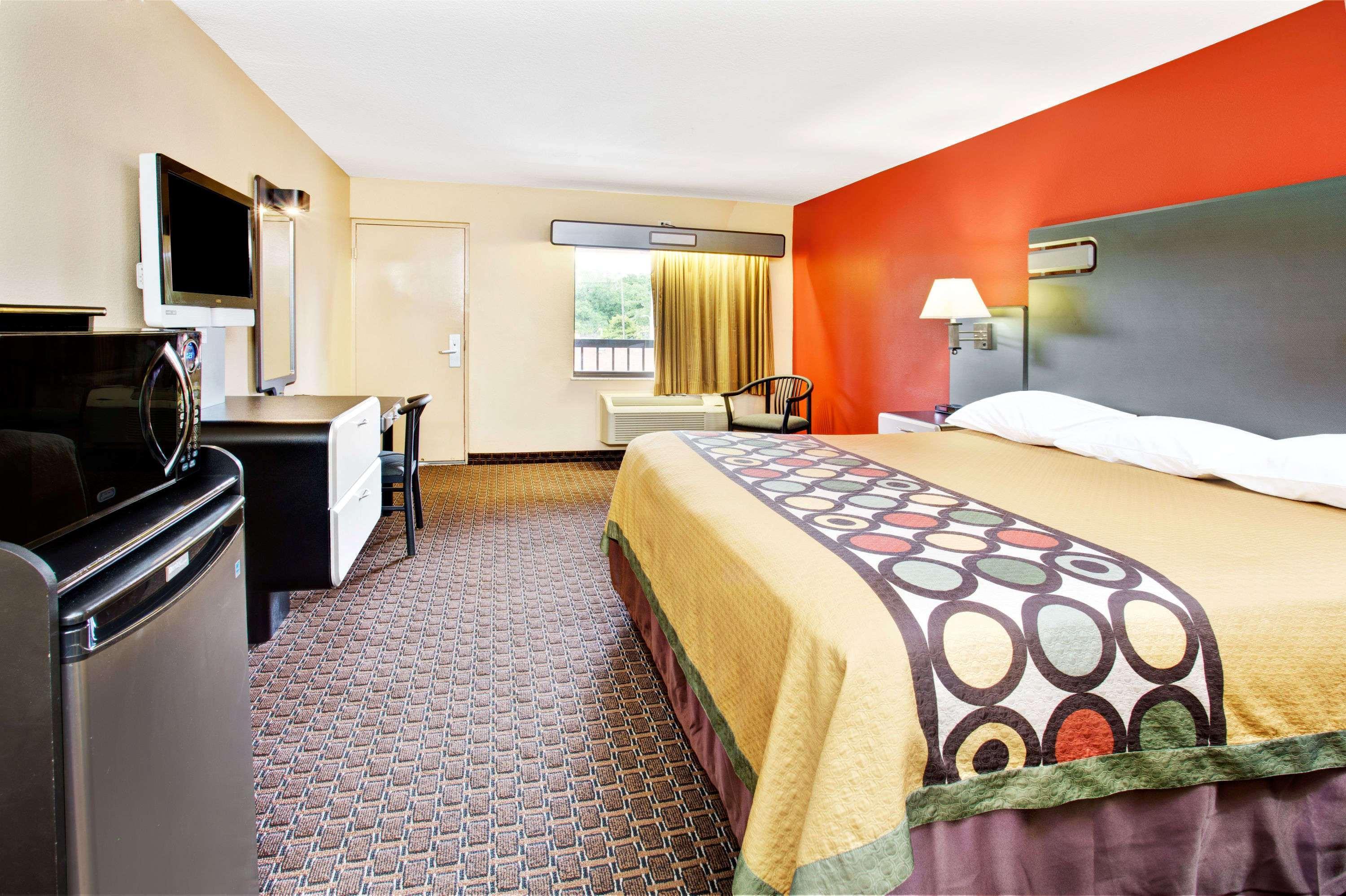 Super 8 By Wyndham Kissimmee/Maingate/Orlando Area Hotel Селабрейшън Екстериор снимка