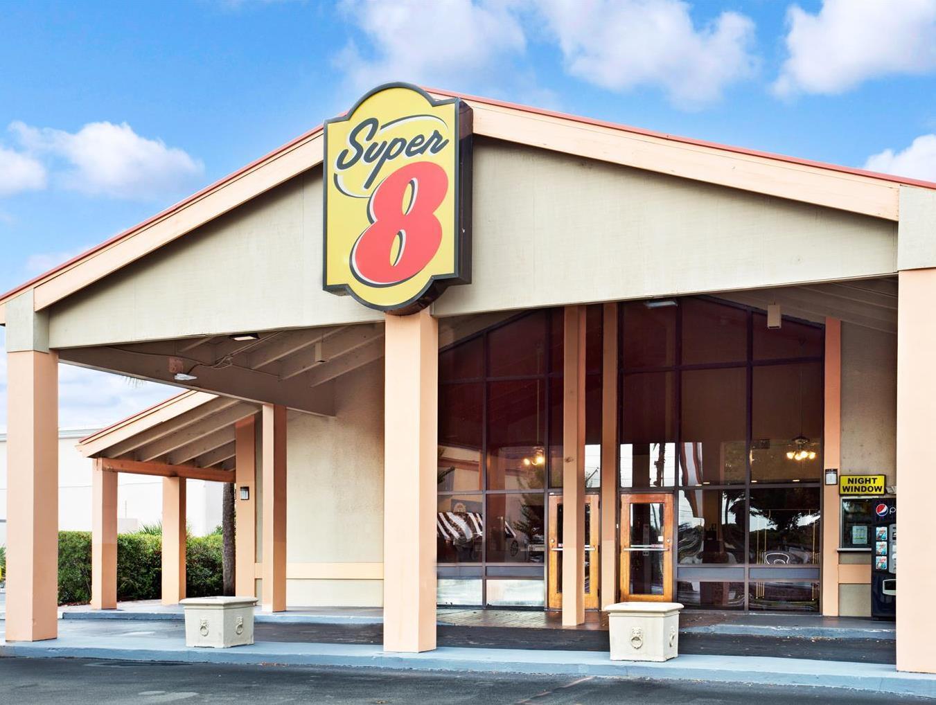 Super 8 By Wyndham Kissimmee/Maingate/Orlando Area Hotel Селабрейшън Екстериор снимка