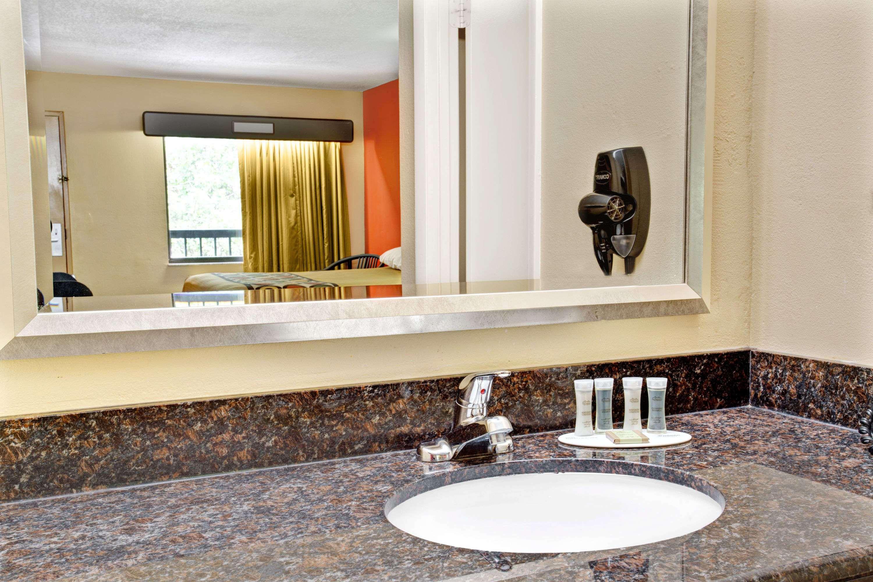Super 8 By Wyndham Kissimmee/Maingate/Orlando Area Hotel Селабрейшън Екстериор снимка