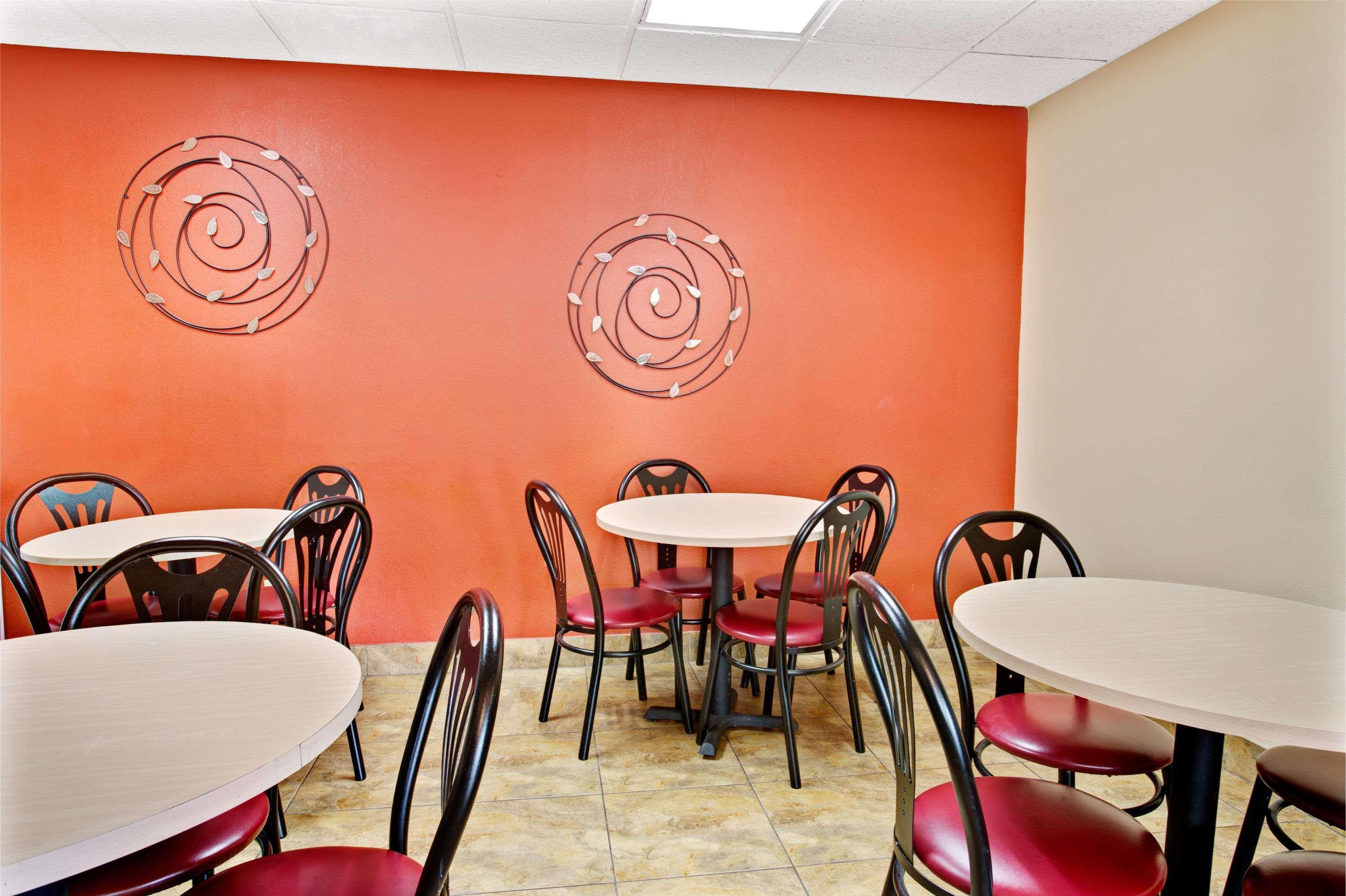 Super 8 By Wyndham Kissimmee/Maingate/Orlando Area Hotel Селабрейшън Екстериор снимка