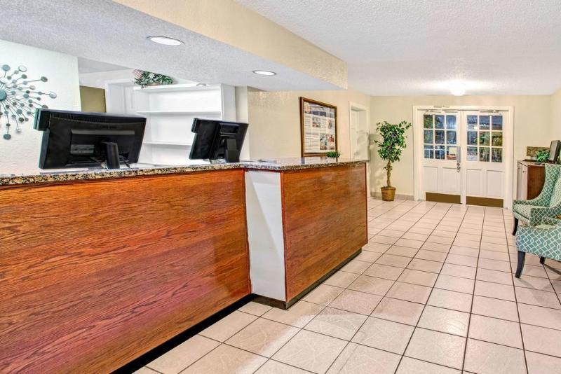 Super 8 By Wyndham Kissimmee/Maingate/Orlando Area Hotel Селабрейшън Екстериор снимка