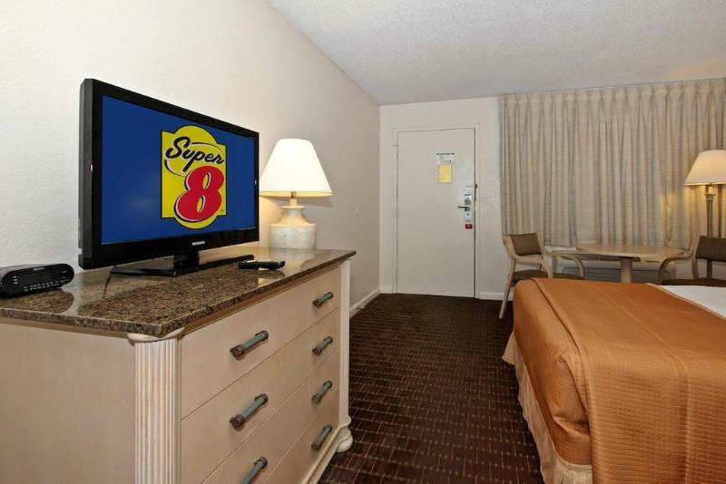 Super 8 By Wyndham Kissimmee/Maingate/Orlando Area Hotel Селабрейшън Екстериор снимка