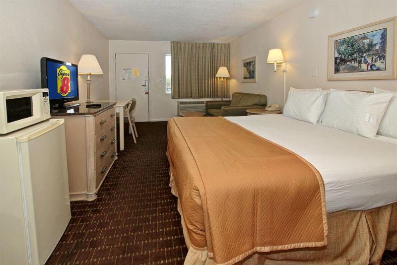Super 8 By Wyndham Kissimmee/Maingate/Orlando Area Hotel Селабрейшън Екстериор снимка