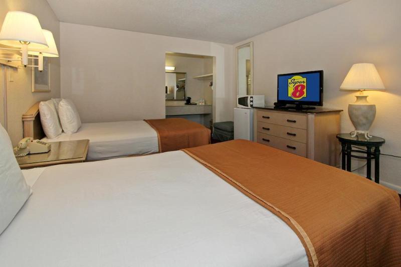 Super 8 By Wyndham Kissimmee/Maingate/Orlando Area Hotel Селабрейшън Екстериор снимка
