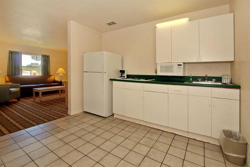 Super 8 By Wyndham Kissimmee/Maingate/Orlando Area Hotel Селабрейшън Екстериор снимка