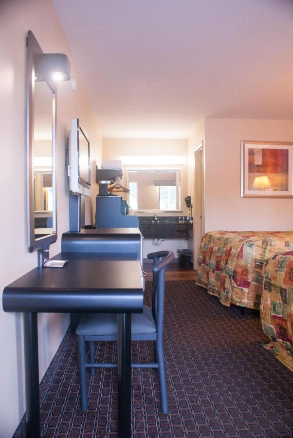 Super 8 By Wyndham Kissimmee/Maingate/Orlando Area Hotel Селабрейшън Стая снимка